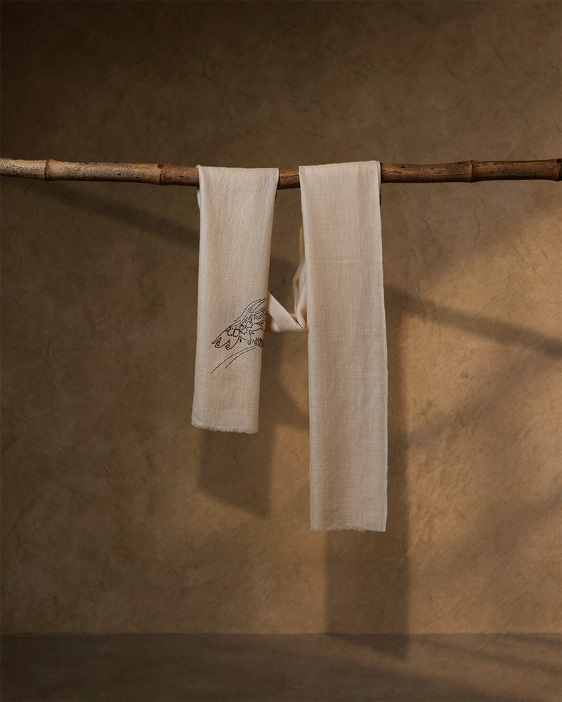 Bascule Arc Cashmere stole Ivory stole from the Ashwaa Show Jumping collection