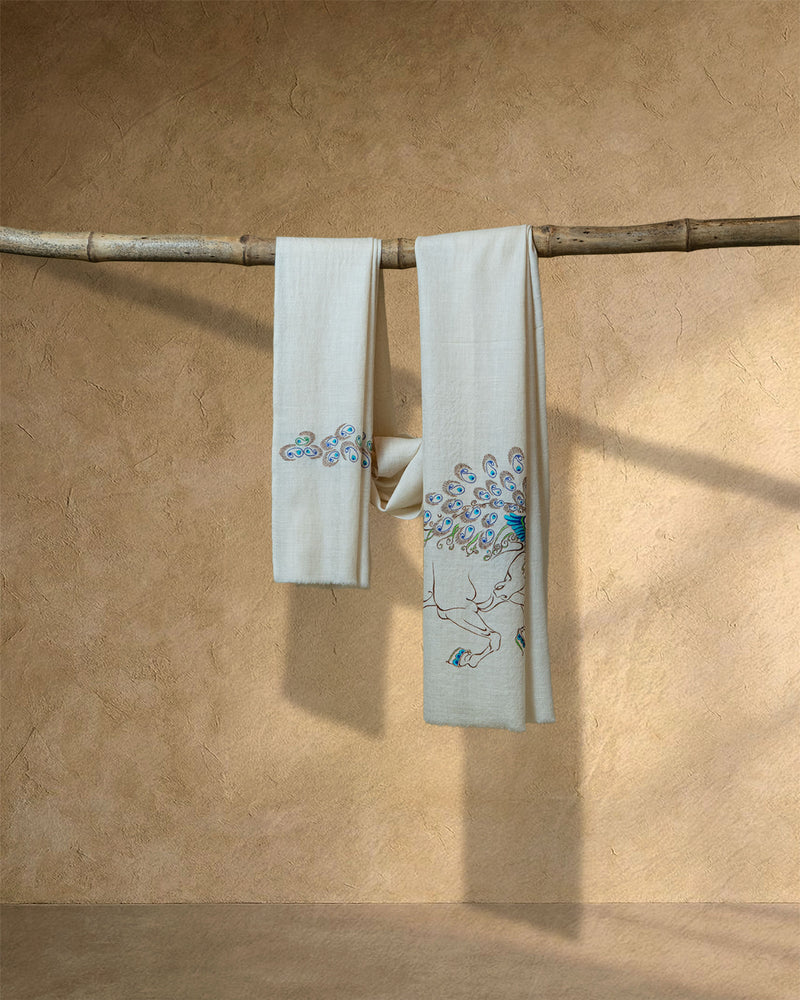 Plume Myth Cashmere Stole cream stole from the Ashwaa Show jumping collection