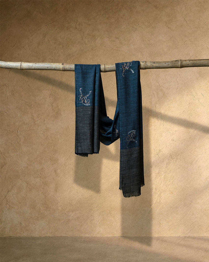 Ash Margin Cashmere Stole Light Grey stole from the Ashwaa Dressage collection