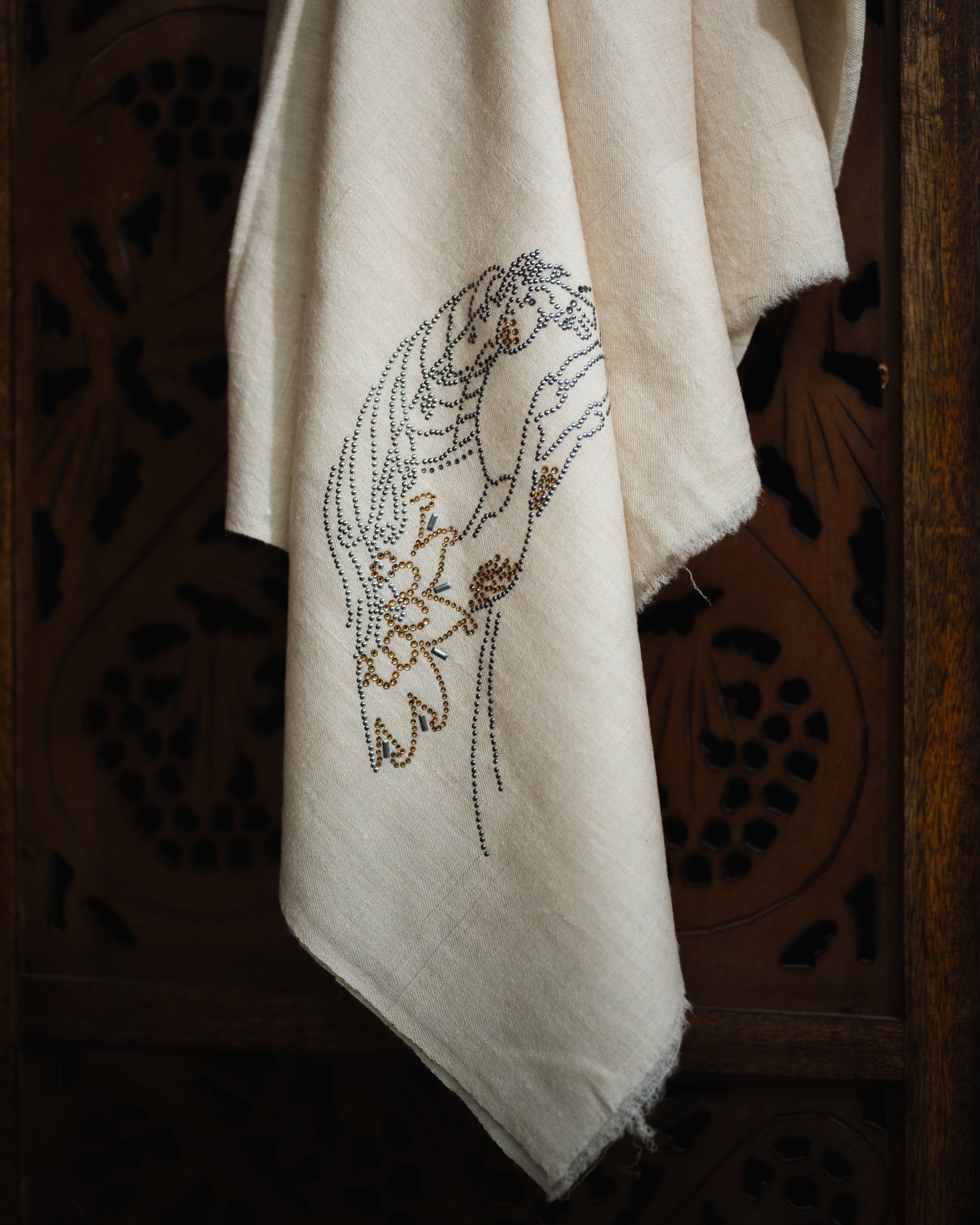 Bascule Arc Cashmere Stole — Cream stole from the Ashwaa Show Jumping collection