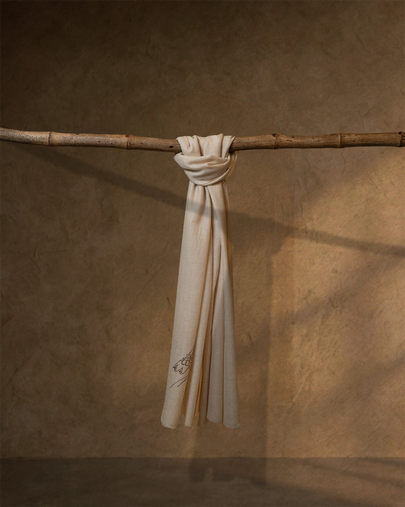 Bascule Arc Cashmere Stole — Cream stole from the Ashwaa Show Jumping collection