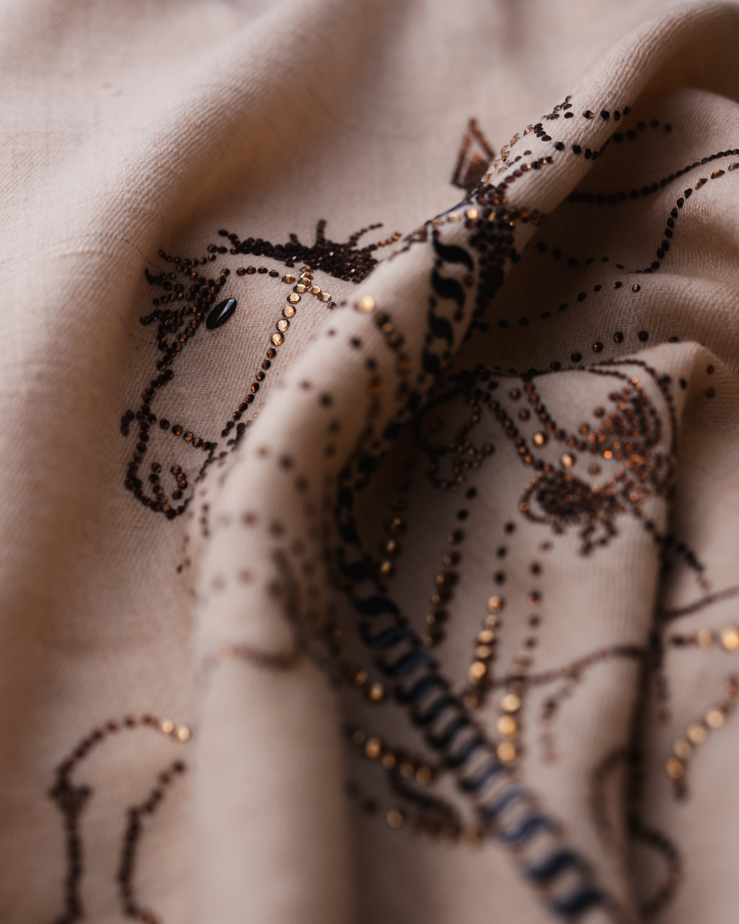 Vault Soar Cashmere Stole — Cream stole from the Ashwaa Show Jumping collection